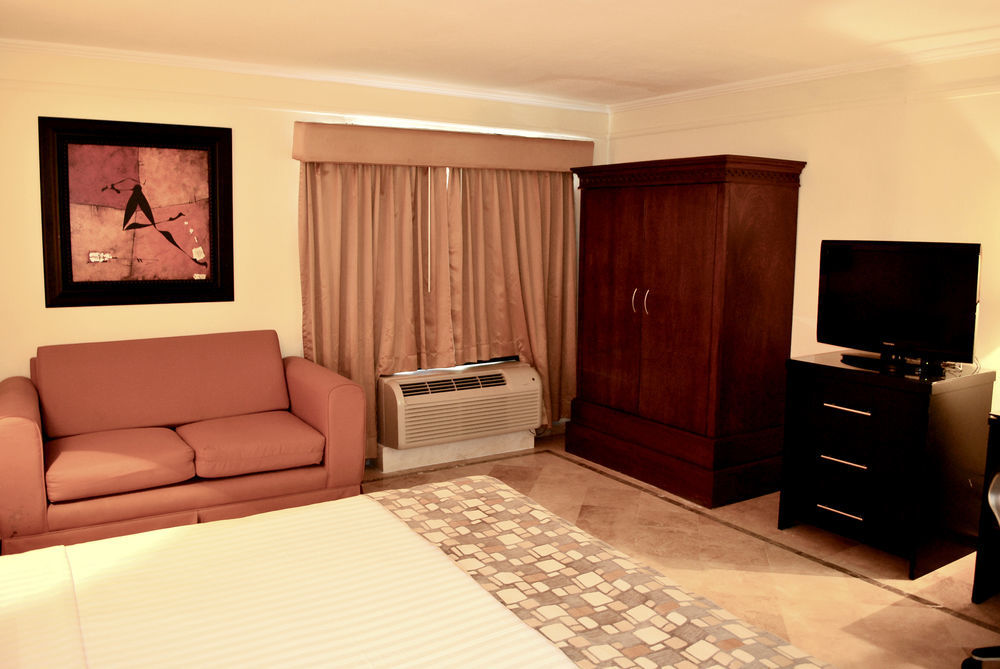 Wyndham Garden Los Mochis Plaza Inn Exterior foto